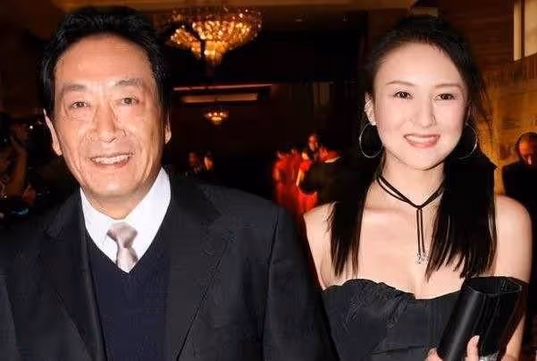 不被看好的11對老夫少妻,年齡差距一個比一個大,有人辦2億婚禮