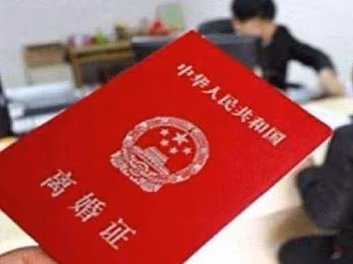 女子不要彩禮出嫁,半年後被甩,再婚要20萬,女子:吃一塹長一智