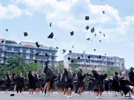 小伙去相親,女孩點餐花了三千,小伙提議AA制,女孩翻臉:真小氣