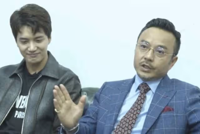 恭喜！33歲男星官宣求婚成功，與女友當眾甜蜜熱吻，去年公開戀情