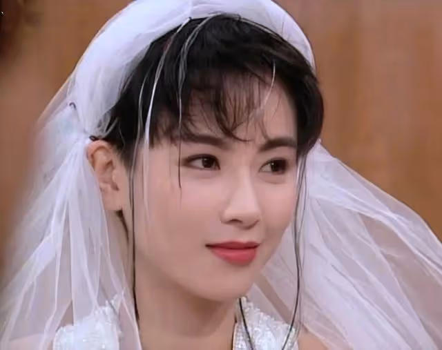 香港著名短髮女神將復出,身材消瘦不到80斤,與同性密友傳緋聞