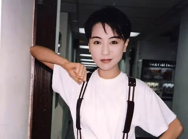 香港著名短髮女神將復出,身材消瘦不到80斤,與同性密友傳緋聞