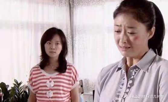 小姑子訂婚沒有邀請我,婆婆回來向我炫耀,我扇了自己一巴掌