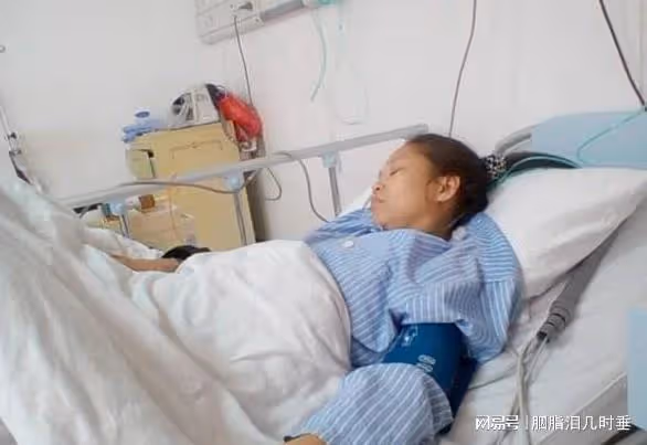 小姑子訂婚沒有邀請我,婆婆回來向我炫耀,我扇了自己一巴掌