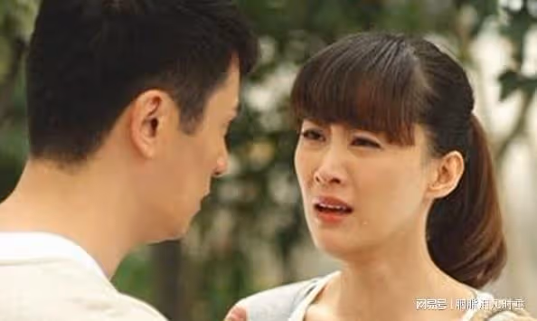 小姑子訂婚沒有邀請我,婆婆回來向我炫耀,我扇了自己一巴掌
