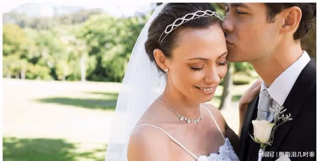 小姑借1萬1年沒還,她結婚我只參加沒隨禮,她發來信息後我離婚