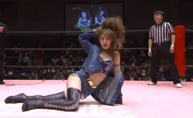 日本寫真模特打架，清純美女竟然也會使損招，現場觀眾們一飽眼福