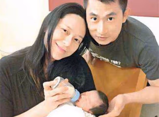 郭羨妮罕曬全家福,與小6歲老公團聚心情好,結婚10年聚少離多