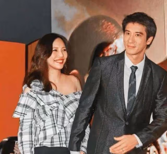 台媒再爆猛料!國外召妓送房間,好友:他真的很會玩