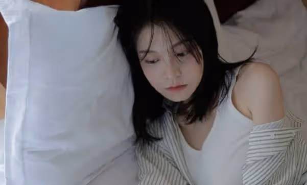 年薪百萬兒子送我一美女陪玩，爽翻天，前妻復合時我猶豫了