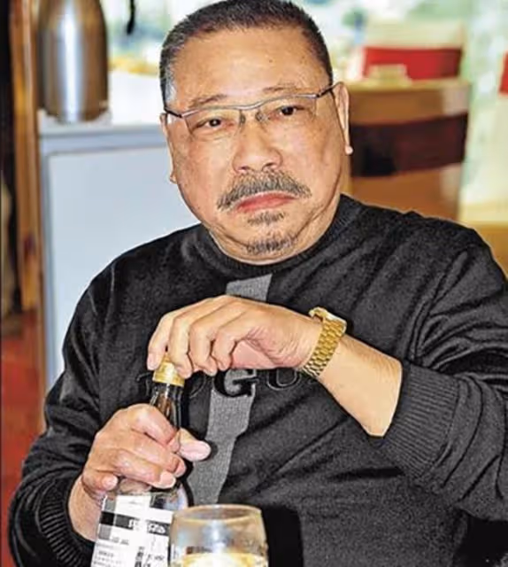 80歲老戲骨去世留千萬遺產,2位好友曝其有私生子,家屬堅稱沒有