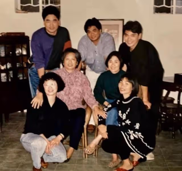 曾兩度患癌!香港知名主持靠同性伴侶戰勝病魔,倆姐姐也確診患癌