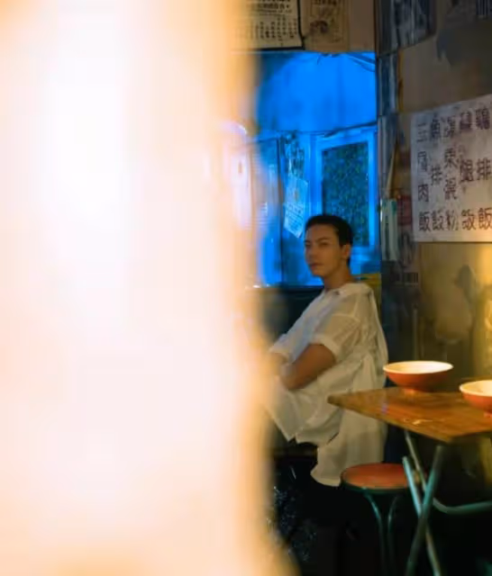 大曬腹肌!港星陳偉霆時隔九年再推出粵語歌,新歌上線即登熱搜榜