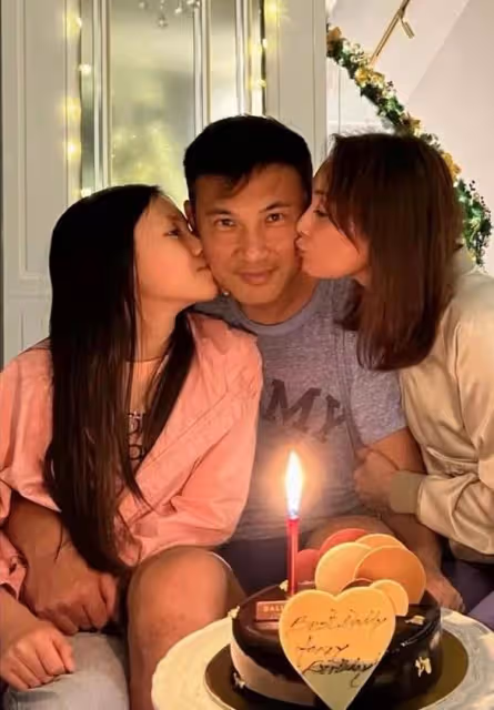 港姐郭可盈為林文龍慶生,壽星被妻女夾心吻,54歲仍似健壯小伙