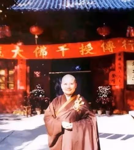 還記得那個唱《青藏高原》的李娜?削髮為尼出家的背後究竟為何?