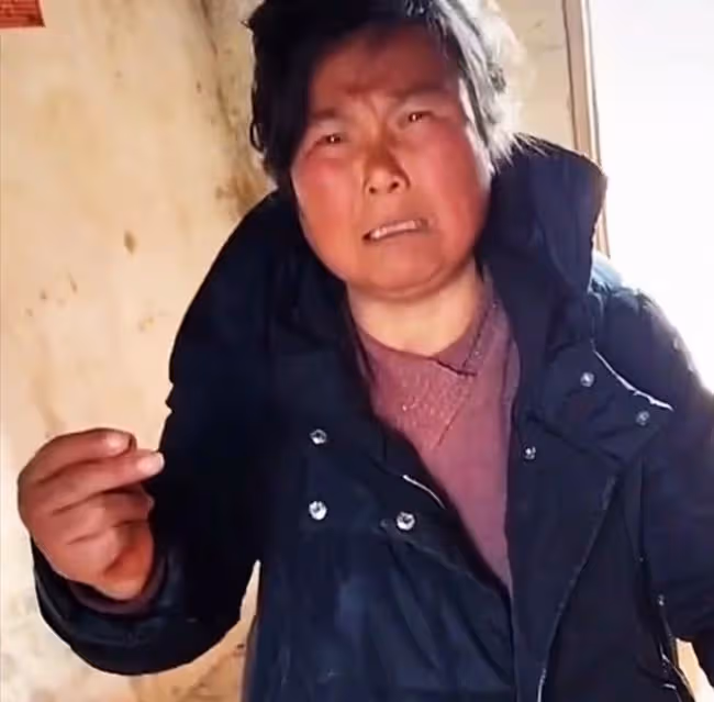 老戲骨被騙光財產精神失常乞討7年,現住破舊房子,靠低保度日