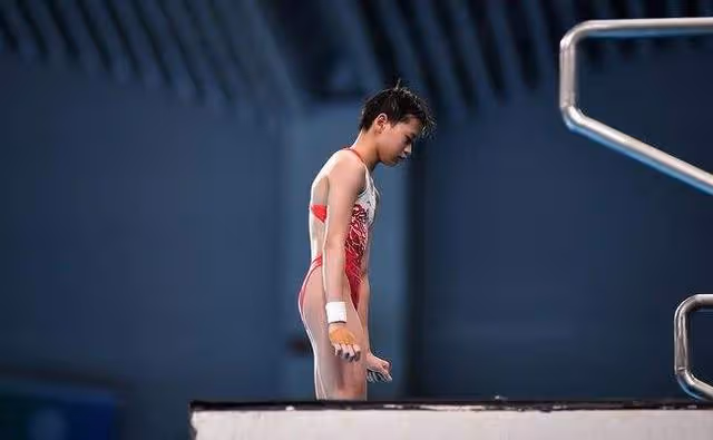 全紅嬋完美適應場外環境，再次施展水花消失術，引國外選手歡呼