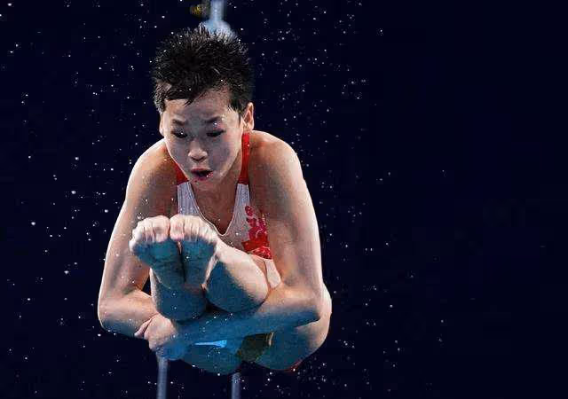 全紅嬋完美適應場外環境，再次施展水花消失術，引國外選手歡呼