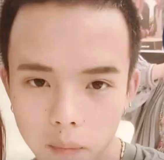 殷世航整容前後差距大，他有愛過套璐璐嗎？至始至終愛的只有自己