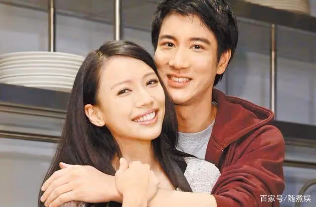 王力宏公開道歉,並交出億元豪宅,李靚蕾方面只回應了四個字