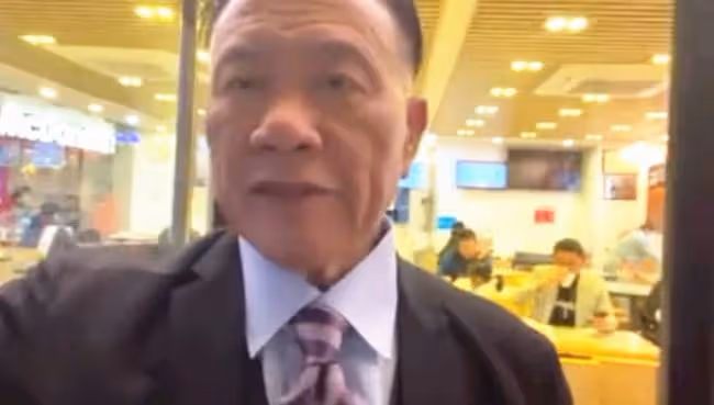 64歲萬梓良自曝身體勞累,正在做理療!疾病纏身仍拚命拍戲跑商演