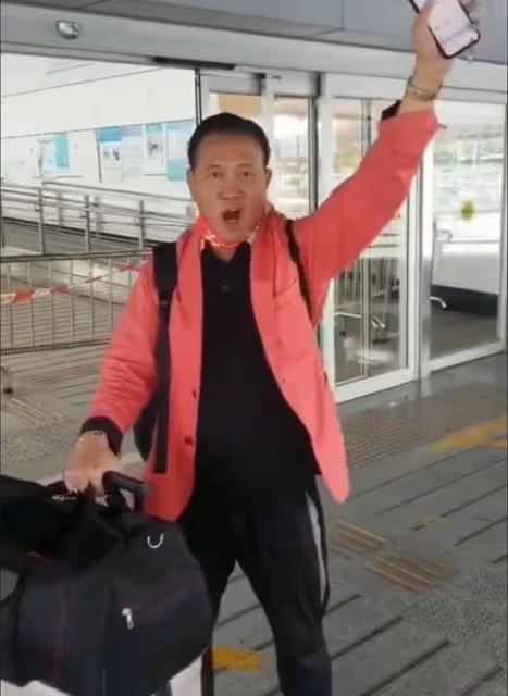 64歲萬梓良自曝身體勞累,正在做理療!疾病纏身仍拚命拍戲跑商演