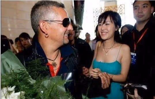 田朴珺疑似為王力宏發聲,喊李靚蕾善良,說藝術家都花心