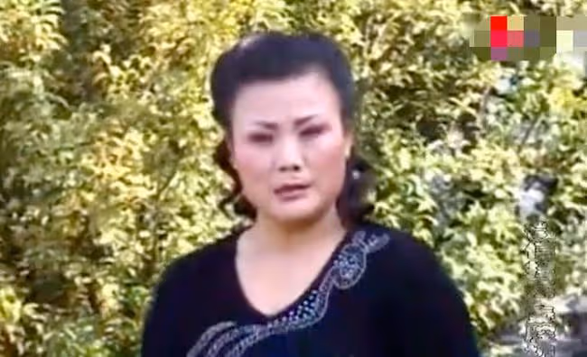 秦腔名角乞討7年,因被騙錢財精神失常,拋夫棄子後獨住前婆婆家