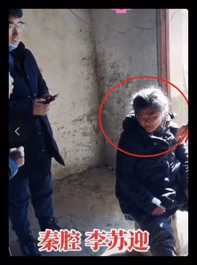 秦腔名角乞討7年,因被騙錢財精神失常,拋夫棄子後獨住前婆婆家