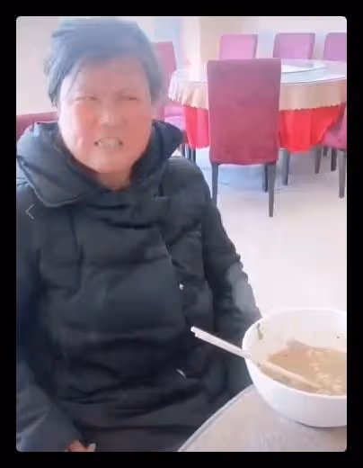 秦腔名角乞討7年,因被騙錢財精神失常,拋夫棄子後獨住前婆婆家