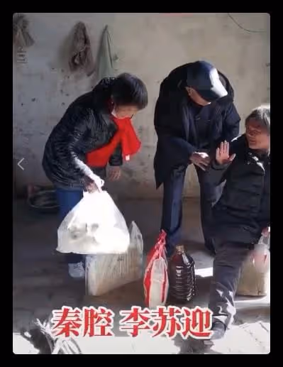 秦腔名角乞討7年,因被騙錢財精神失常,拋夫棄子後獨住前婆婆家