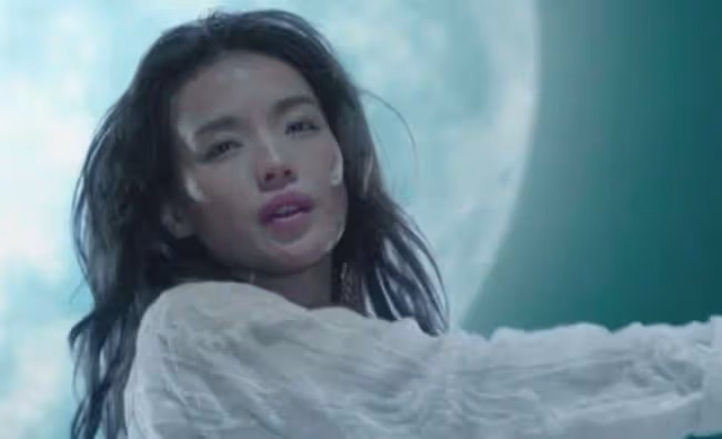 周星馳為何至今單身?和朱茵毫無關係,真正原因是已經去世的她