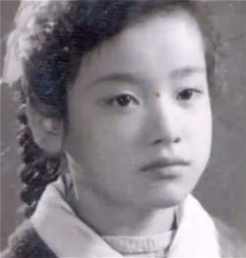 1983年春晚走紅後移居海外,56歲患癌去世,臨終才說出自己的身世