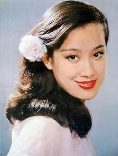 1983年春晚走紅後移居海外,56歲患癌去世,臨終才說出自己的身世
