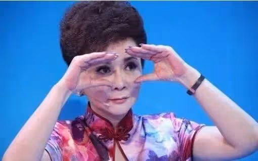她是國家一級演員,從萬人捧到萬人踩,今臉部僵硬不敢認,她是誰?