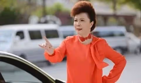 她是國家一級演員,從萬人捧到萬人踩,今臉部僵硬不敢認,她是誰?