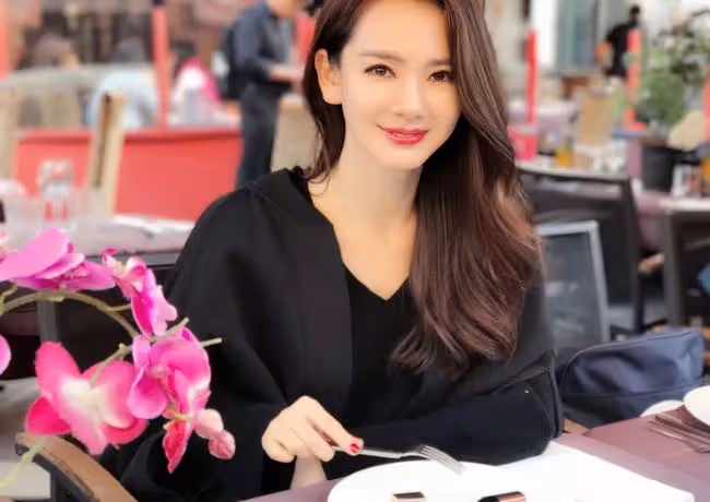曝戚薇偷漏稅被罰!日常奢侈品傍身和薇婭同公司,工作室火速回應
