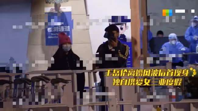 王岳倫攜女兒歡樂度假，12歲王詩齡身高驚人，摟爸爸肩膀超有愛
