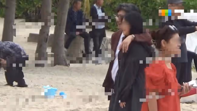 王岳倫攜女兒歡樂度假，12歲王詩齡身高驚人，摟爸爸肩膀超有愛