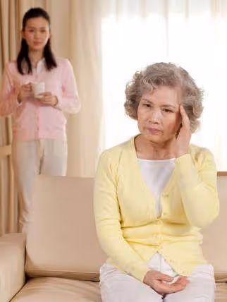 生女兒被婆家罵，老公去世後我更被趕出家門，10年後他們卻找上我