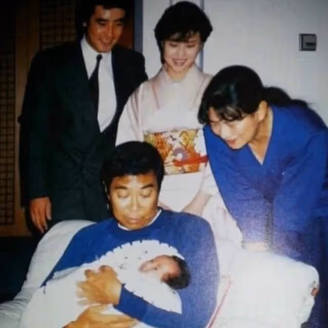 日本超級星二代墜樓身亡,媽媽是「國民女神」,死亡原因疑似自殺