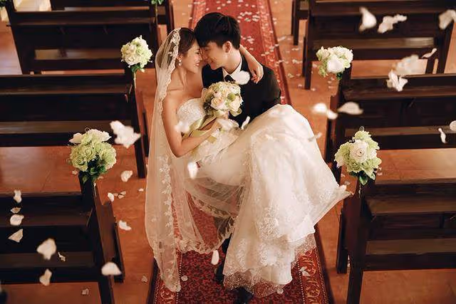 接岳母上城與我們同住,我給了老婆一張銀行卡,她卻跟我提離婚!