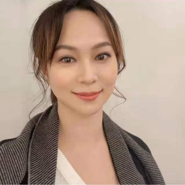 37歲女星轉行擺攤賣飾品！扛起一家四口開銷，在地鐵口晚九點下班