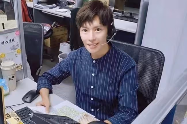 37歲女星轉行擺攤賣飾品!扛起一家四口開銷,在地鐵口晚九點下班