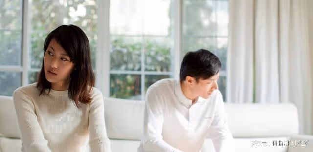 我出差提前回家,卻受到驚嚇,老婆兩部手機後的真相,我始料不及