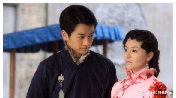 領了結婚證，婆婆拒絕為我們辦婚禮，春節一頓飯，婆婆忙準備
