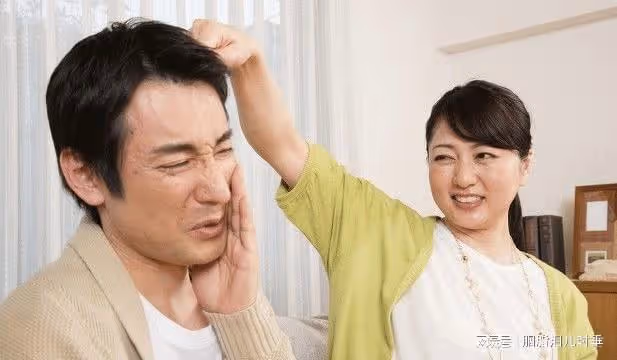 結婚當天,新娘要8萬8萬改口錢,婆婆拿不出,轉口叫兒媳「媽」