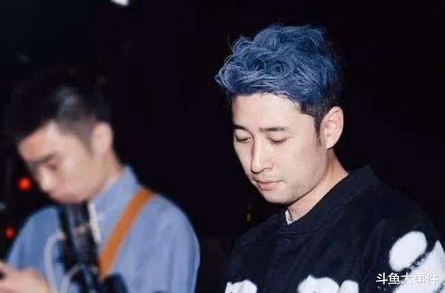 錢小佳發出意味深長微博動態,女主播王佩同樣發出意味深長微博動態!