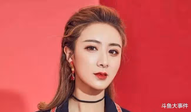 錢小佳發出意味深長微博動態,女主播王佩同樣發出意味深長微博動態!