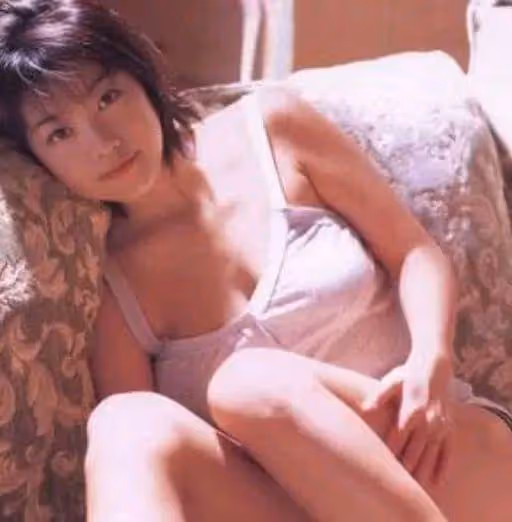 酒井法子,被爆不雅照後,又被稱為「國際乞丐」,無人原諒